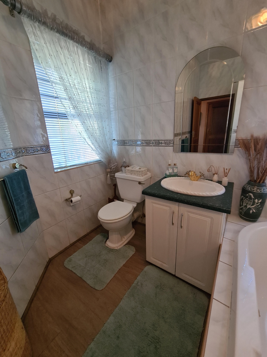 5 Bedroom Property for Sale in Maraldi Estate Free State